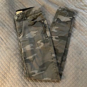Mid-Rise Grey Camo Print Jeans